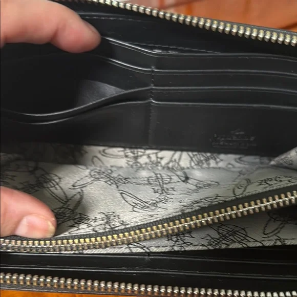 Vivienne Westwood Black Wallet - Picture 5 of 11